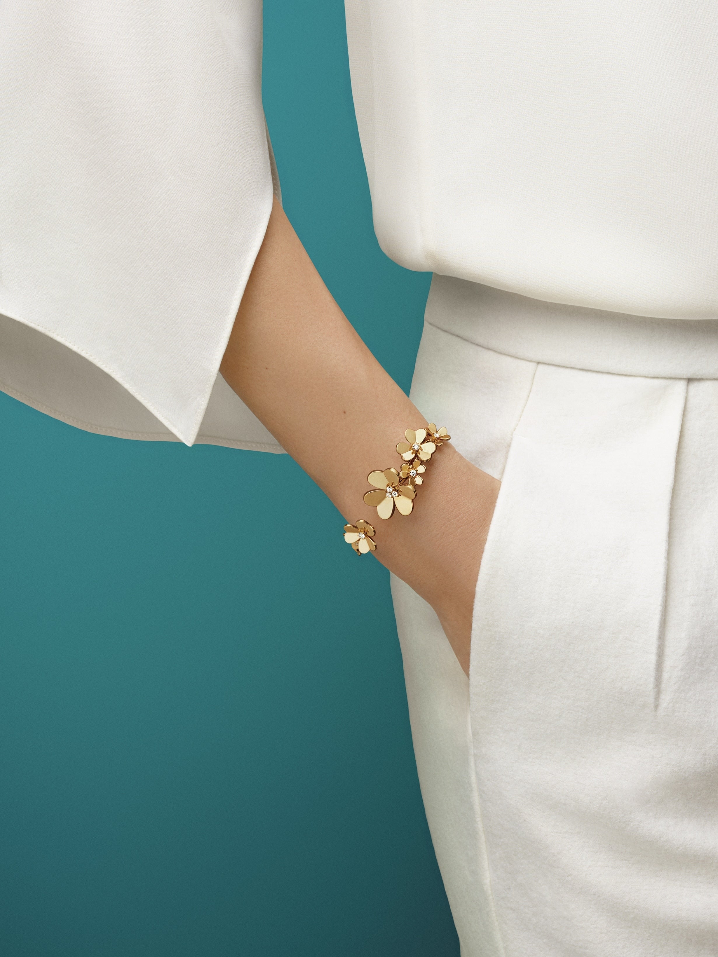 Frivole Seven Flowers 18K Gold Bracelet
