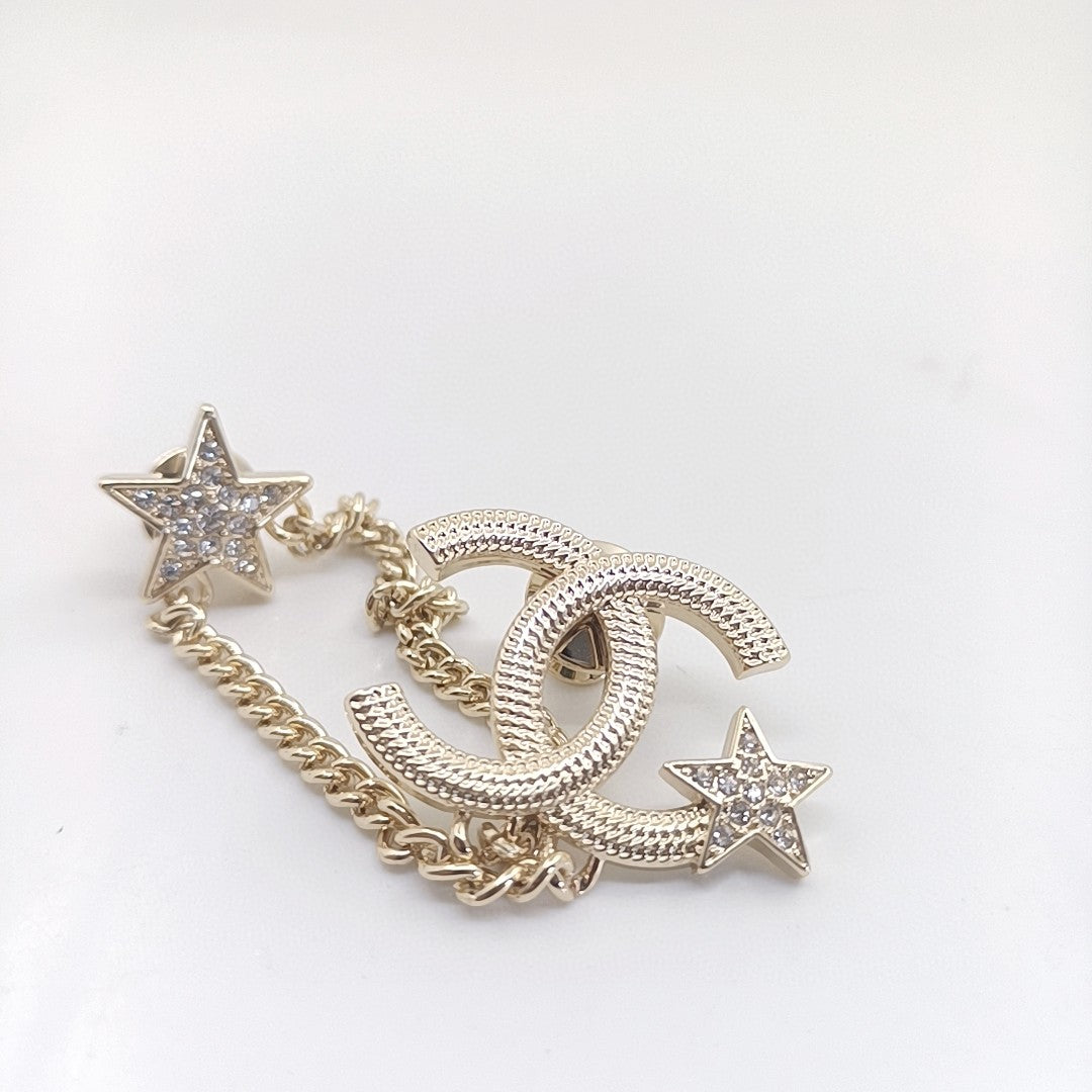 Chanel Heart Star Chain 18K Gold Brooch