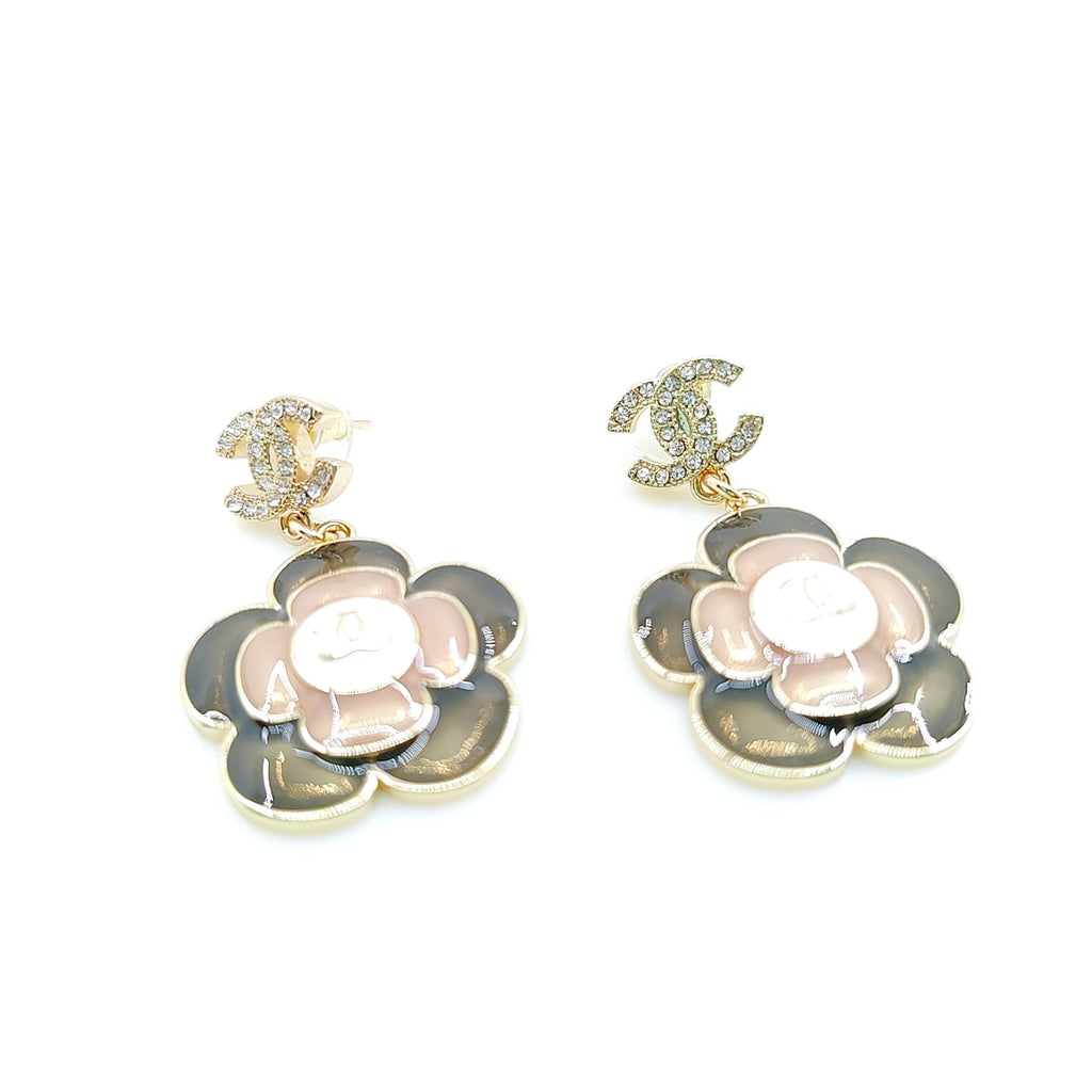 Chanel Flower Pendant 18K Gold Earrings