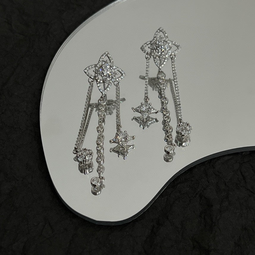 Louis Vuitton Diamond Flowers Long 18K Gold Earrings