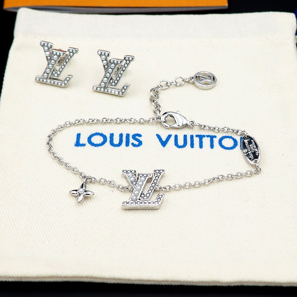 Louis Vuitton Iconic Pearls 18K Gold Bracelet