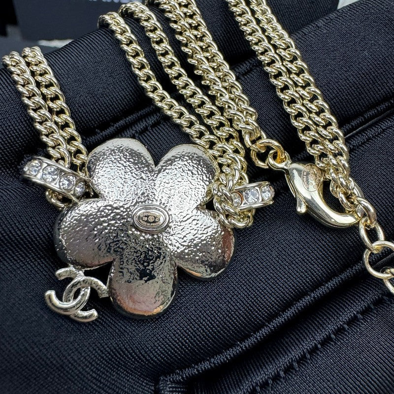 Chanel 26C Blue Flower Choker 18K Gold Necklace